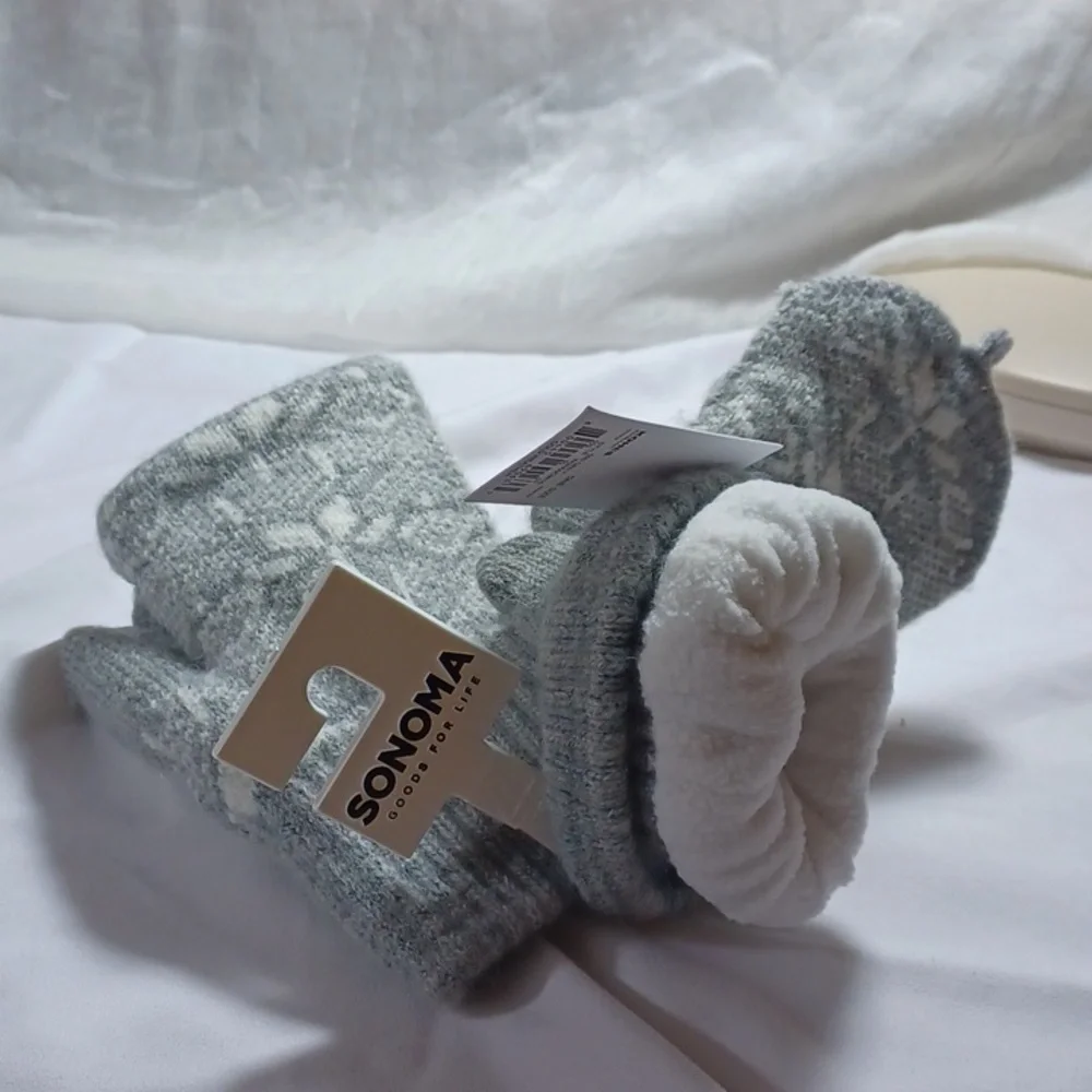 Sonoma Kids Gray Chistmas Winter Snowflake Fleece Lined Mittens